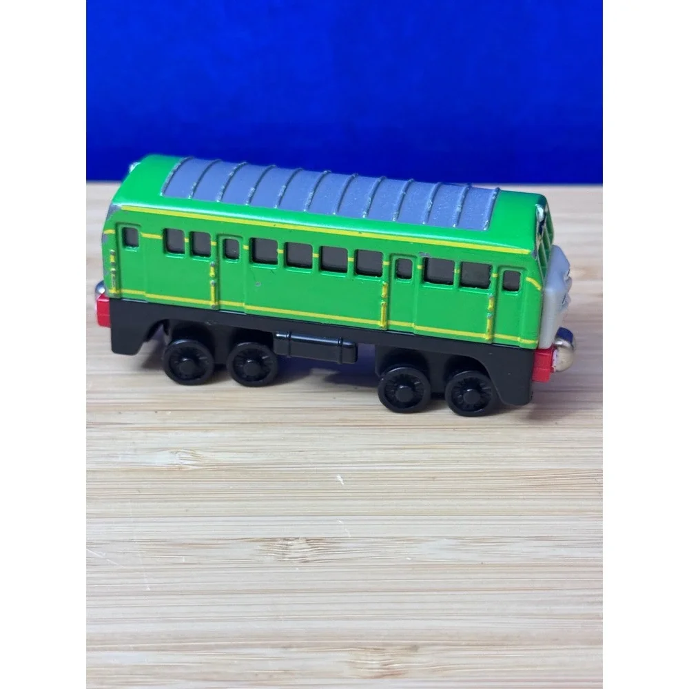 Thomas & Friends Take-Along Daisy Diesel Railcar Green Magnetic Engine 2008